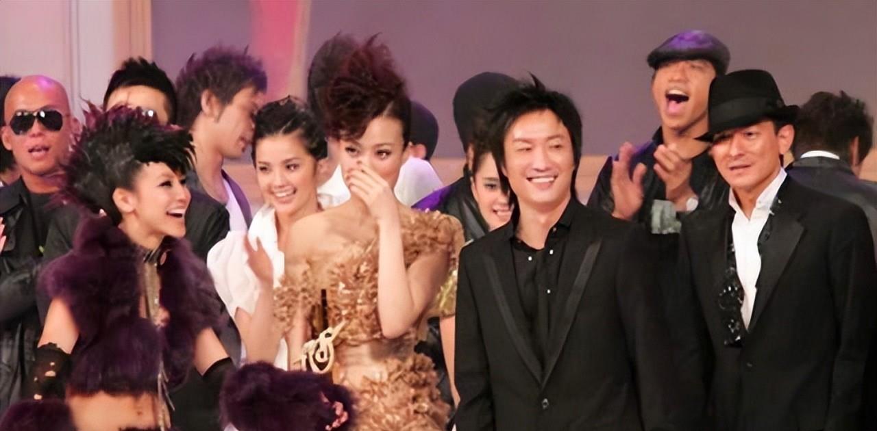 阿Sa|有一种“整容”叫蔡卓妍分手，前任陈伟霆一如既往，她却像变个人