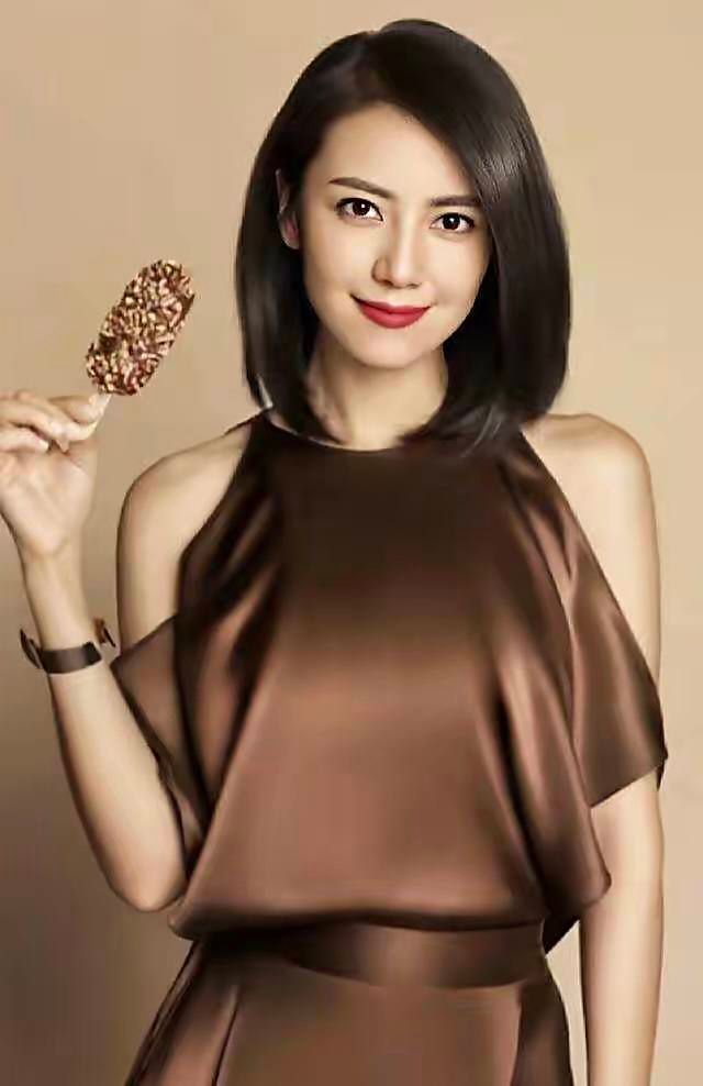 发型 女人到中年就放弃“黑长直”吧,换这4种发型才洋气,阿姨变姐姐