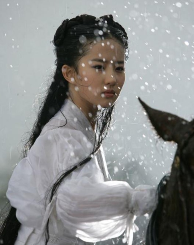 刘亦菲|34岁大龄“神仙姐姐”刘亦菲，依旧仙气十足，如不食人间烟火般美丽