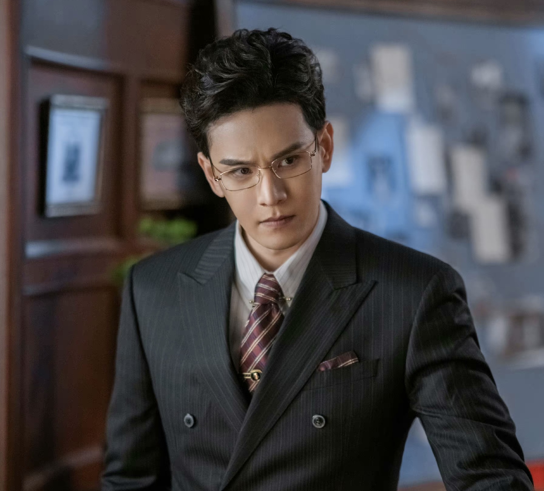 孟绪安|流光之城：孟绪安这样英俊多金的大佬，为何不如年下小狼狗讨喜？