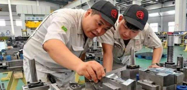 为什么机械行业不香了,30年的领导被人怼走,背后的原因让人心酸