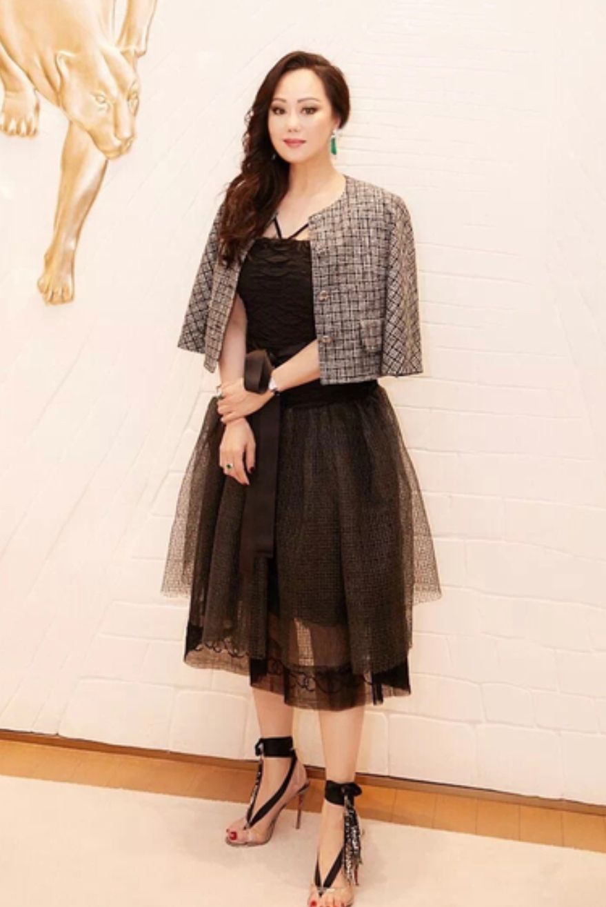 章小蕙|章小蕙同框不到90斤的张嘉倪，穿渔网裙微胖也好美，看完不想减肥