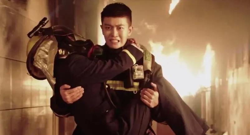 杨洋|同样是演硬汉,把杨洋、肖战和欧豪放一起对比,差距立马就出来了