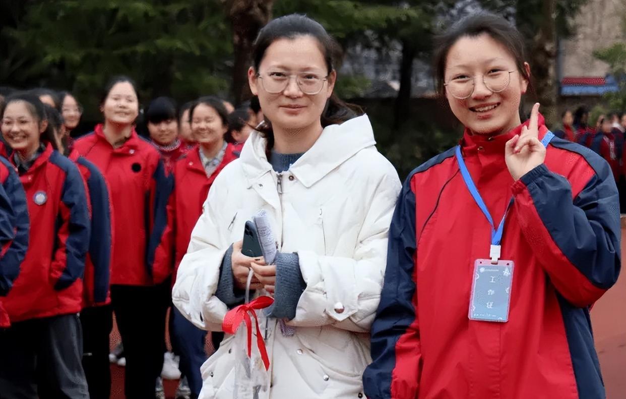 C罗|江苏一中学起薪40万招聘教师,看到要求后,网友直呼打扰了