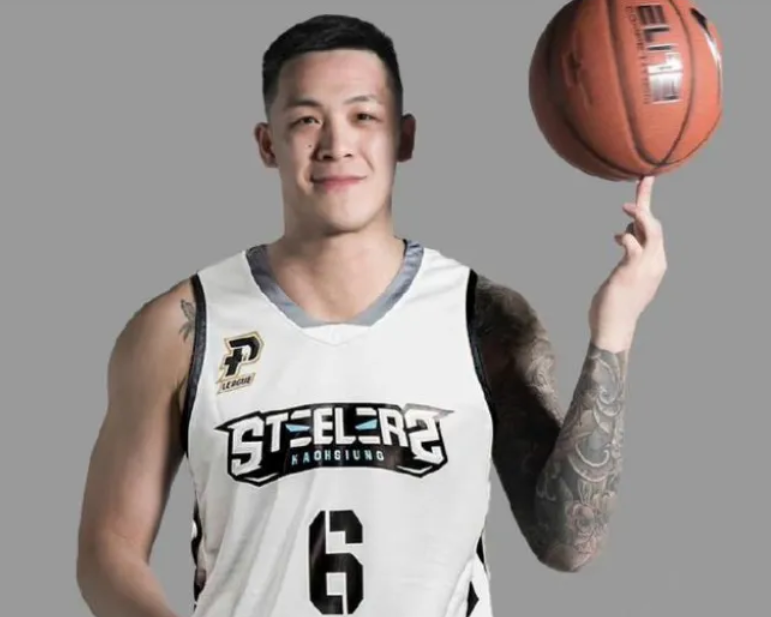 周仪翔|台湾勒布朗凉了！周仪翔首秀11分，多次被封盖，垃圾时间称王称霸