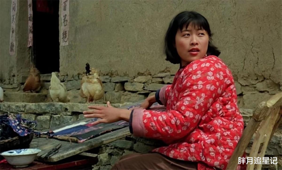 岳红|影后岳红：28岁生女被离婚，40岁独自抗癌，今女儿成她唯一依靠