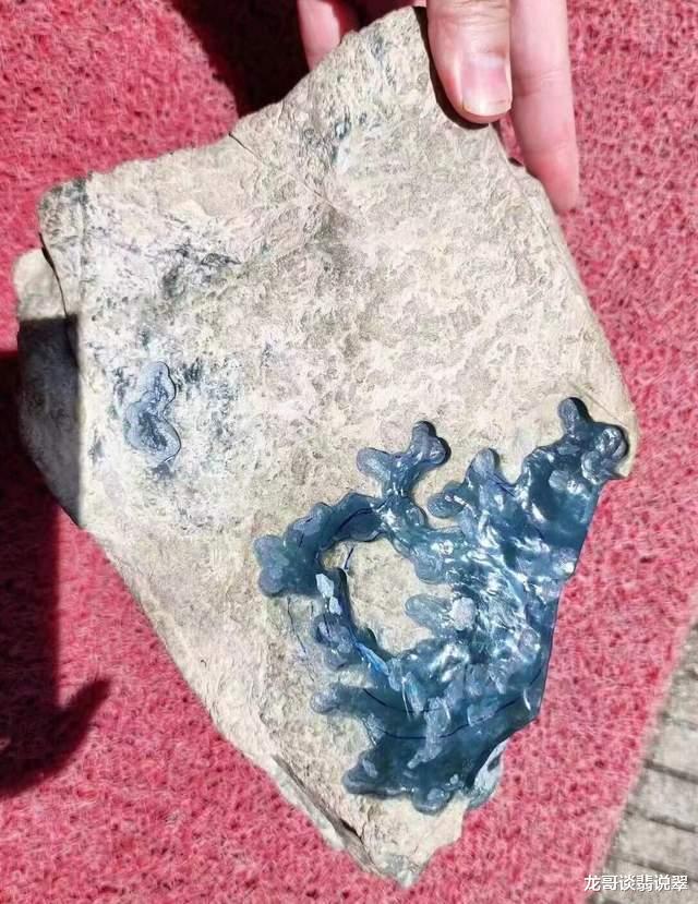 梅花|龙哥说翡翠：挑选翡翠原石的小技巧你知道吗？