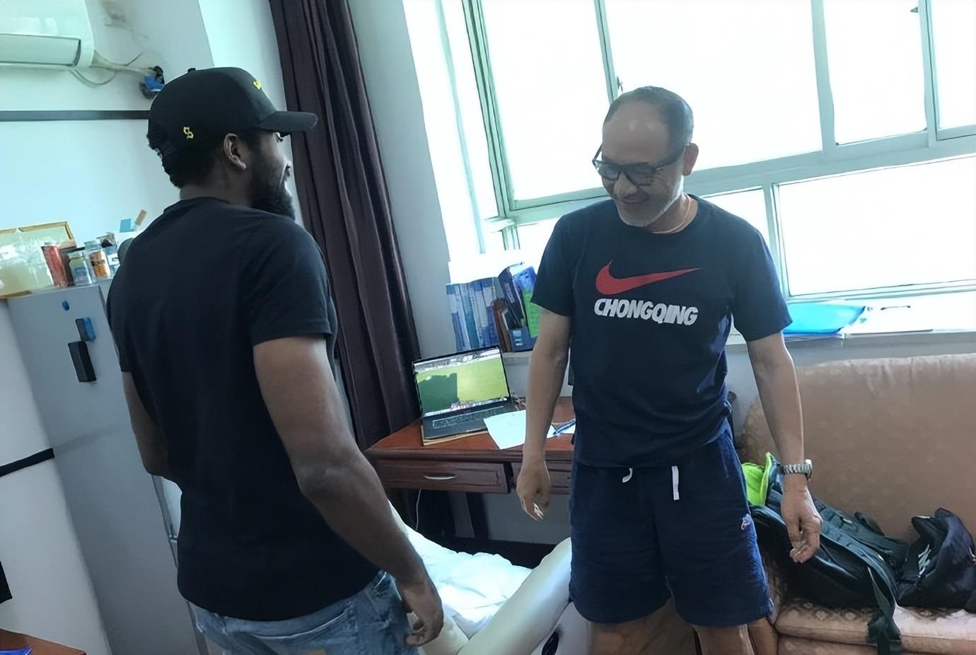 中超|重庆外援阿德里安结束隔离归队，海口将承办中超揭幕战+开幕式