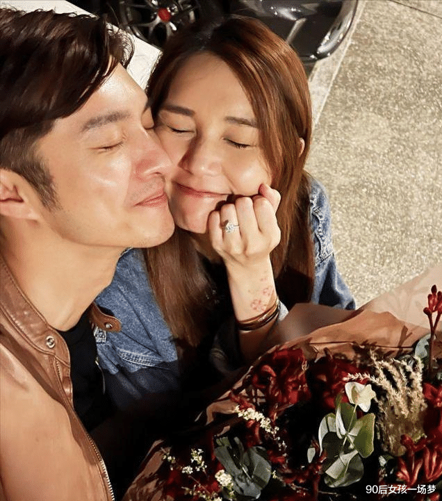 黄嘉乐|娱乐圈又一对结婚，44岁的黄嘉乐娶了圈外离过婚的女人，喜结连理