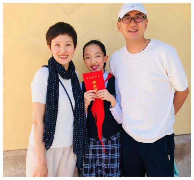 分居|主播鲁健：32岁娶小6岁的郑天亮，婚后分居15年，分居背后有辛酸