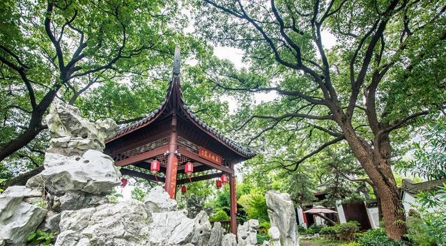 临澧|南昌老牌“相亲公园”百花洲,简历很详细,现场老年人比年轻人多