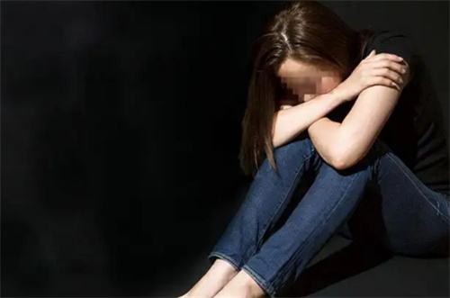福建捉奸事件回顾：四人当众扒掉女子衣服示众，场面一度陷入混乱