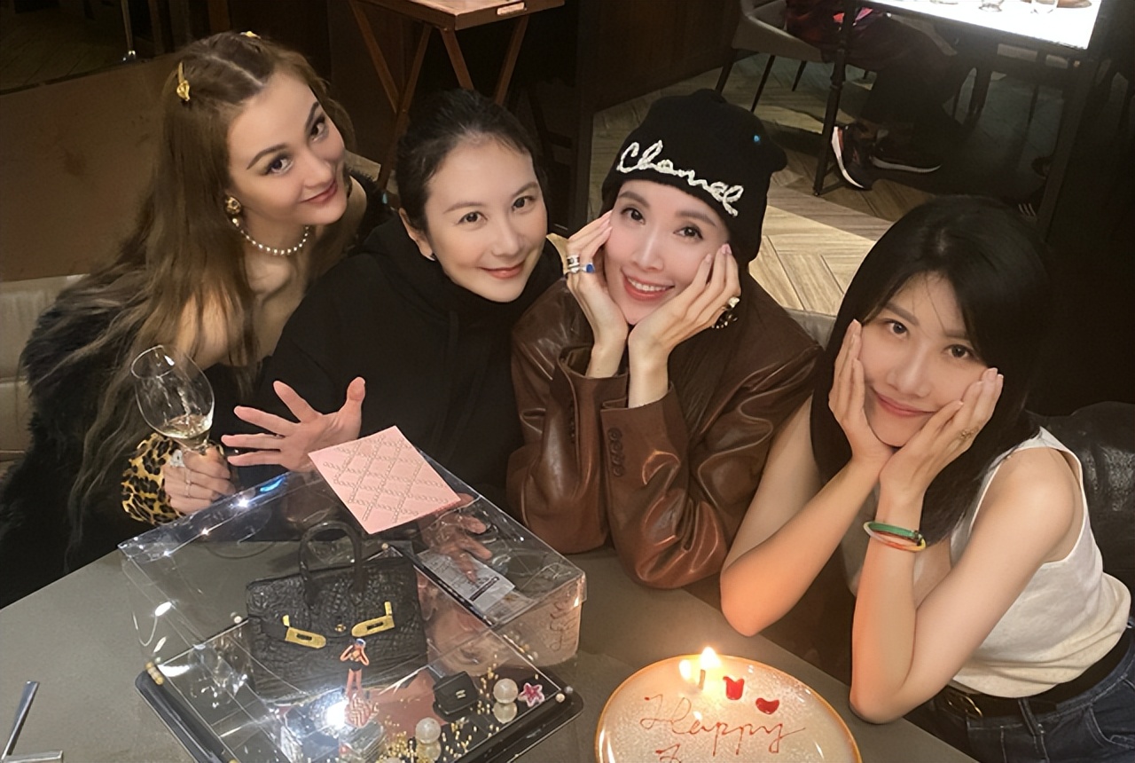 陈若仪 林志颖出院一周，陈若仪宅家美甲敷面膜！感慨：仨儿子照顾很放心