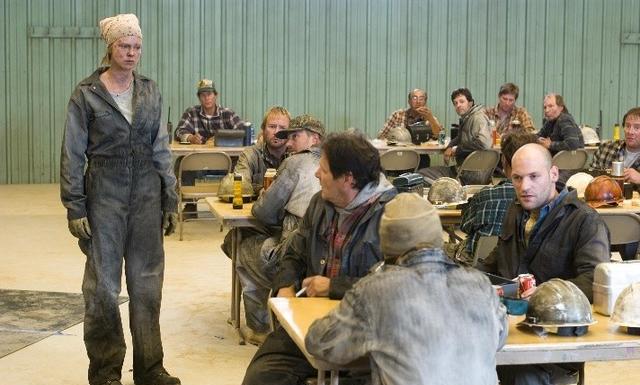 查理兹·塞隆|查理兹塞隆：15岁目睹母亲枪杀父亲，长得太美，为拍戏增肥30磅