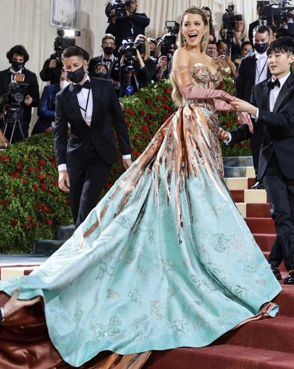 |金卡戴珊太豪情,花450万只为穿梦露同款,减肥14斤和新男友热恋