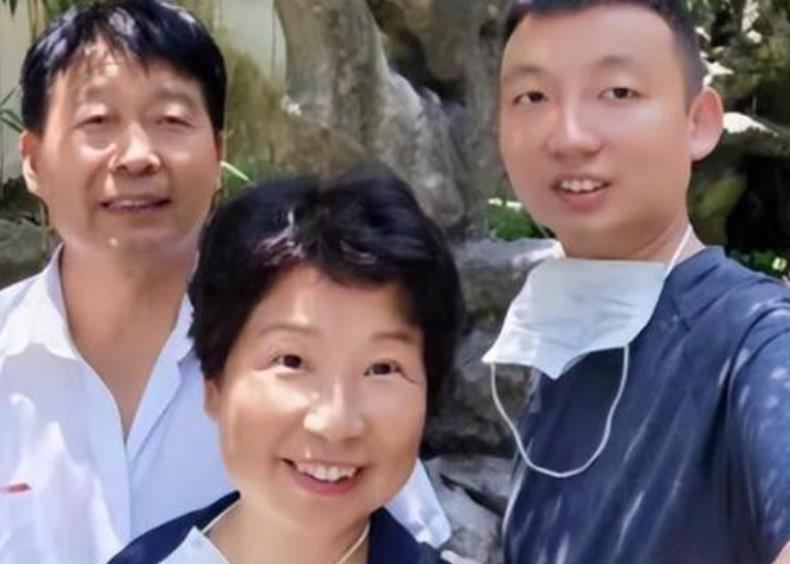 |28事件仍在发酵,杜粉称郭爸遭遇太可怜,喊话不要网暴杜新枝夫妇