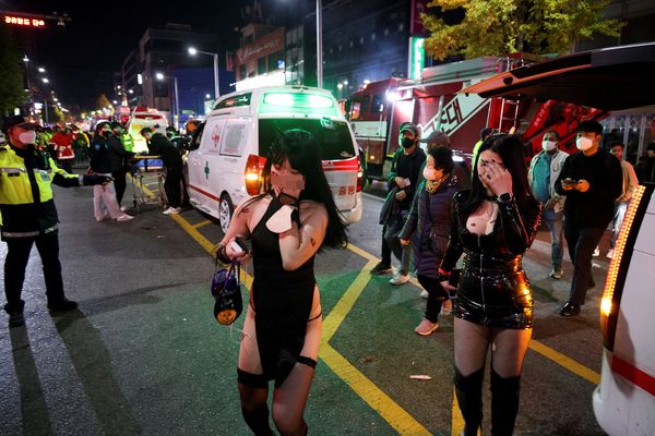 幸存者哭着讲述:整群人像骨牌一样倒下 我以为我要死了!