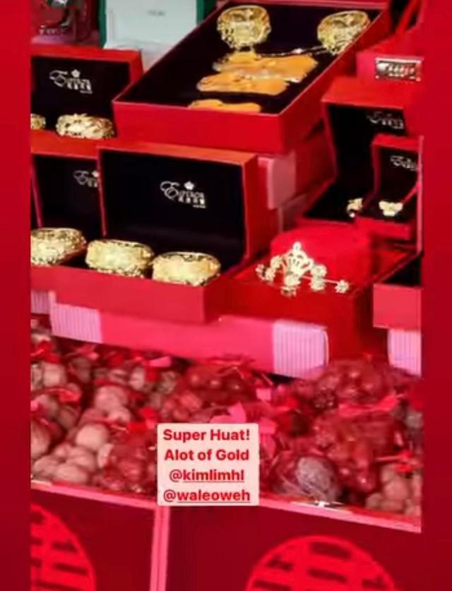 何猷君|何猷君前女友办豪华过大礼仪式,金器彩礼堆满豪宅,二婚依旧高调