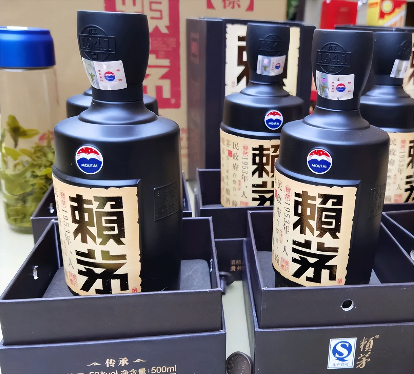 贵州大爷20年前买了1箱董酒忘喝了，前几天才拿出来，结果很意外