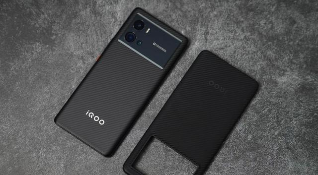 iqoo|直降1099元，配备独显芯片，这教育优惠的手机谁不想“白嫖”？