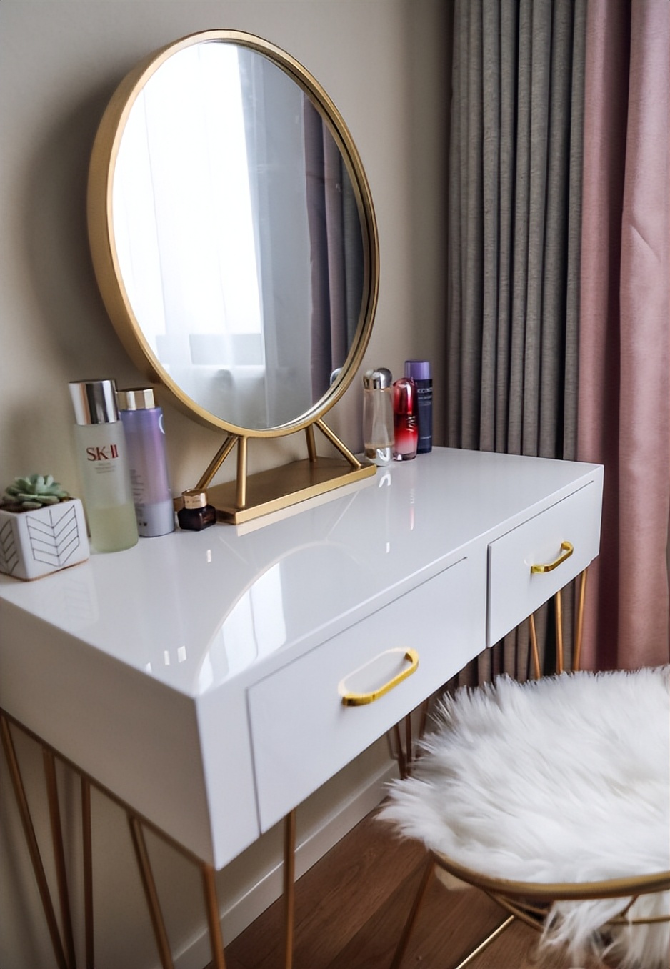 花40W打造的高级灰,客厅用仿木纹地砖,完工后超有格调