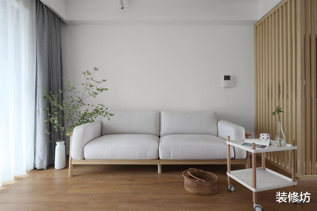 三分之一的储物空间，可以任性收纳，完全不用担心空间不足