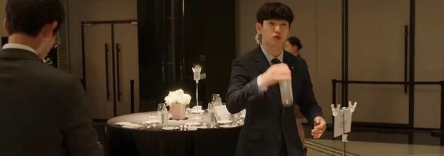 李思思|《财阀家的小儿子》开播，宋仲基出场就领6亿美元变富豪，真厉害