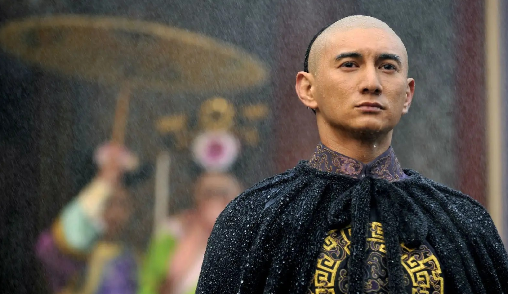 滤镜|眼神猥琐、一脸褶子硬演少年郎，没有活力朝气，全靠美颜滤镜