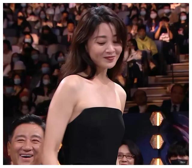 护肤 金鹰奖典礼殷桃拿视后！吴越留短发太大妈味，马丽飙泪开心又心酸