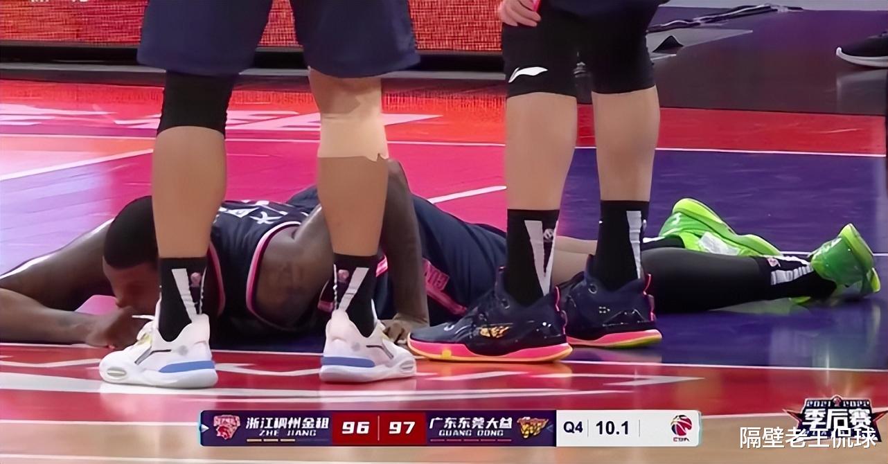 广东男篮|1-0！浙粤大战火花四溅，广东双外援霸气回应，杜锋终寻夺冠方式