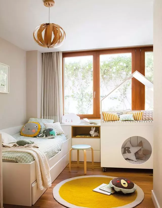 儿童房不做上下铺，现在流行2张床靠墙放，中间转角收纳柜