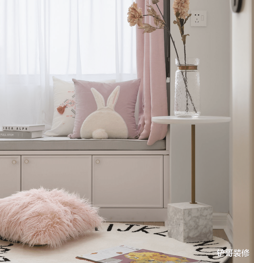 成都女业主的家,采用高级的混搭风,成为小区最独特的设计