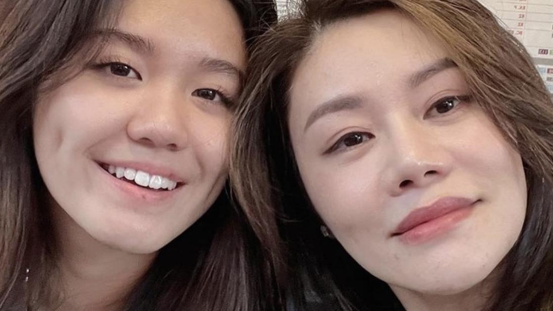 钟镇涛|钟镇涛妻子送女儿出国读书，临别合照双眼泛红，自曝在飞机上哭晕