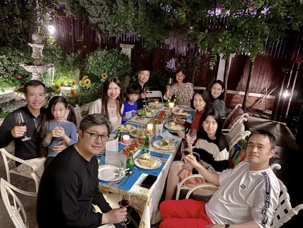 李湘|李湘卡点为女儿庆生，王诗龄头戴镶钻礼帽亮相，爸爸王岳伦不走心