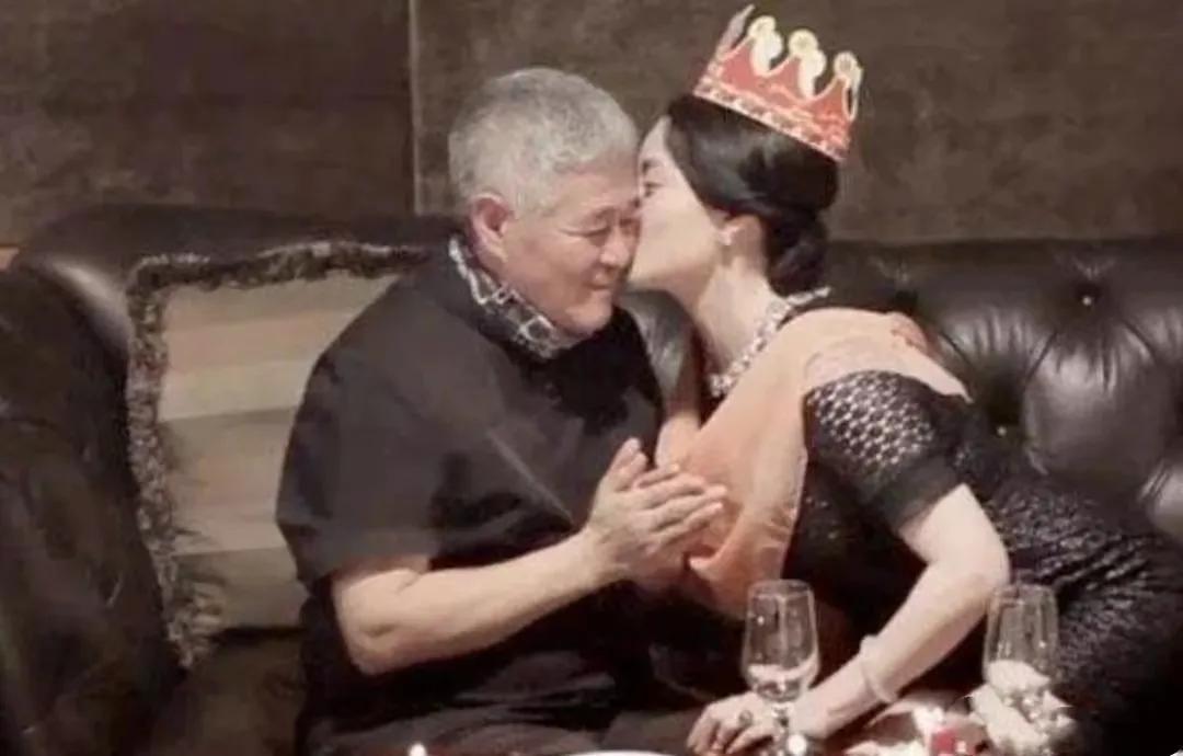 雷佳音|关婷娜,为角色而“牺牲”,21岁遇到赵本山,如今39岁婚姻成难题