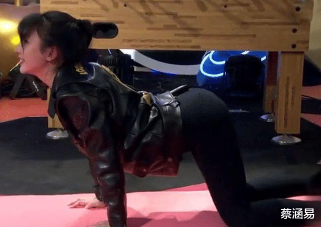 柳岩|2小时点击率破124万？柳岩6年前跪地“诱人”照曝光，引发热议？