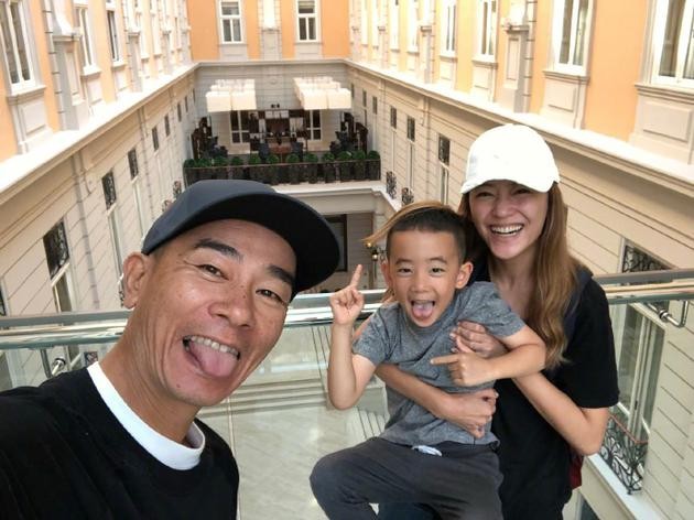 应采儿|应采儿分享「不喜欢给长辈带小孩」原因! Jaspe想要买玩具「一招」摆平