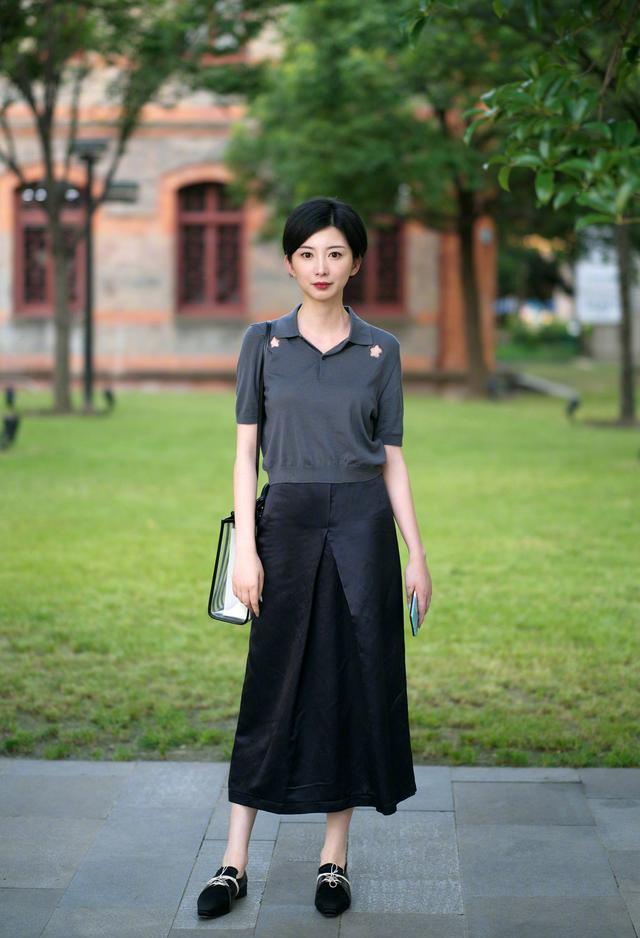 求职|女性选择穿搭很重要，职场中选择裙子更合适，这些搭配方式帮到您