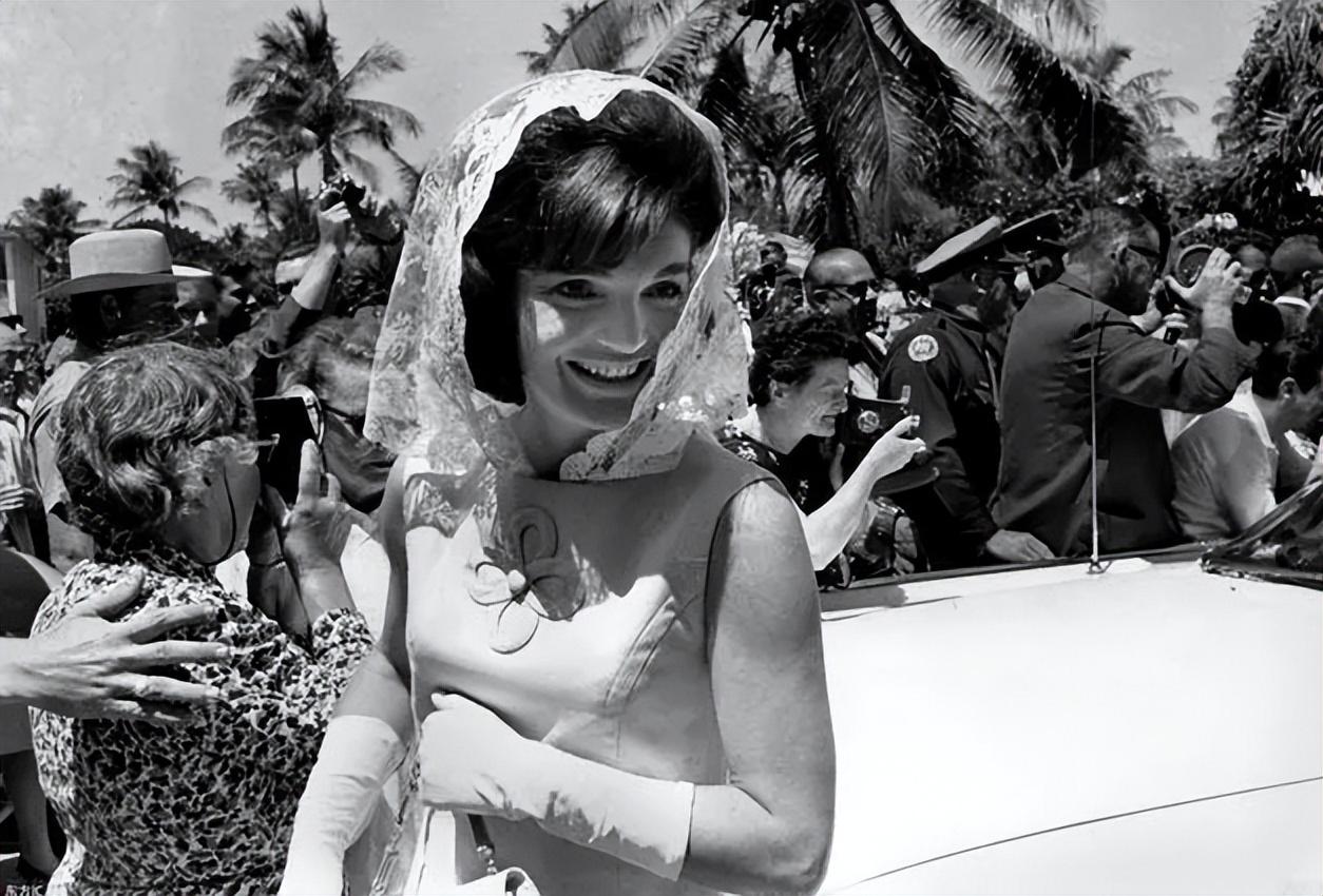 马龙·白兰度|美国白兰度:睡遍好莱坞女星,3段婚姻25个私生子,晚年全是悲剧