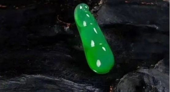 翡翠|佩戴这些翡翠都是戴“福”,戴的究竟是什么“福”,你知道吗