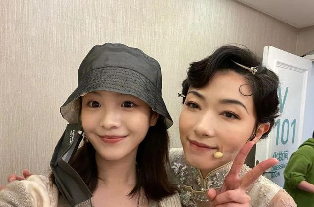 万茜|万茜:金鸡奖场外秀母爱,看到“女儿”一人走夜路非要开车送一程