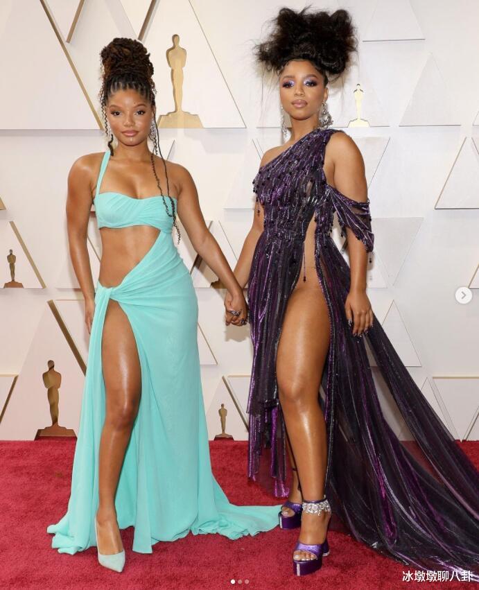 潘晓婷|哈雷·贝利姐妹同上奥斯卡红毯，妹妹蓝色长裙显傲人纤腰，姐姐高开衩礼服好抢镜