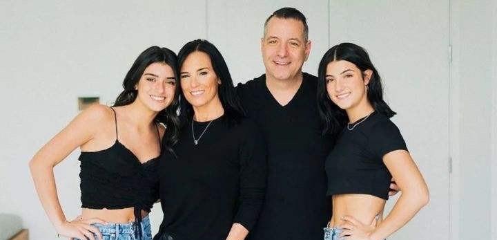 tiktok|福布斯最牛网红,靠中国软件年入1.1亿,致富宝典引众人模仿