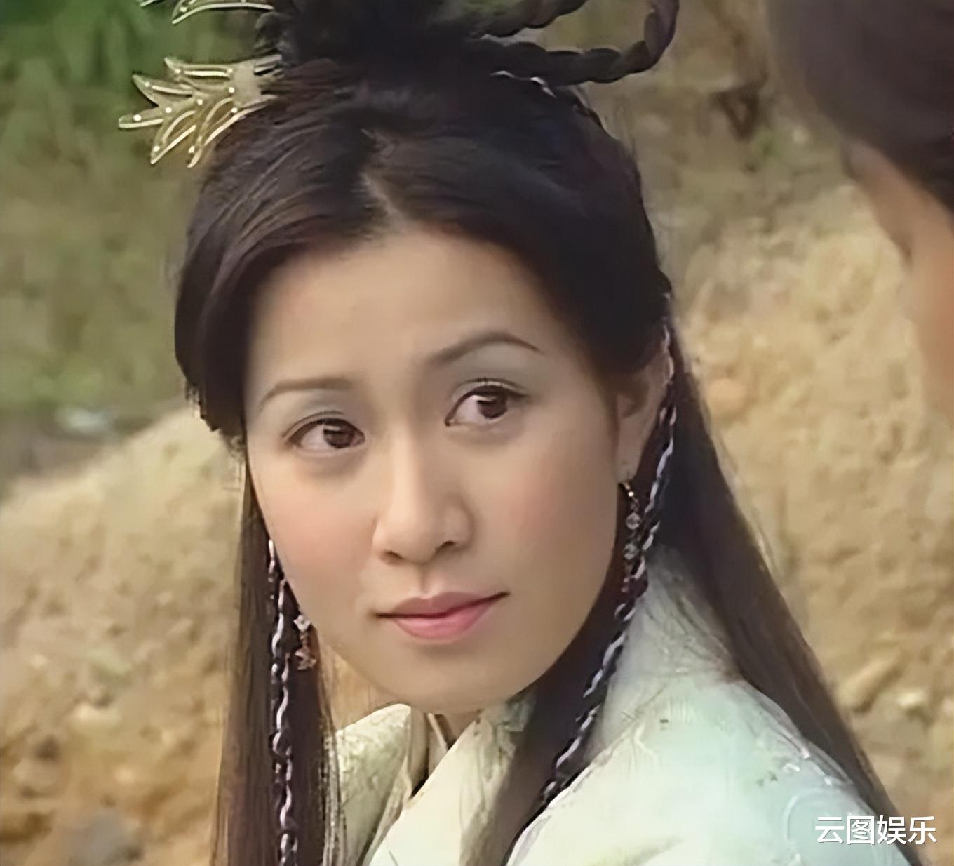 佘诗曼|47岁港星佘诗曼长居上海，豪宅曝光有格调，爱上网购却被列黑名单