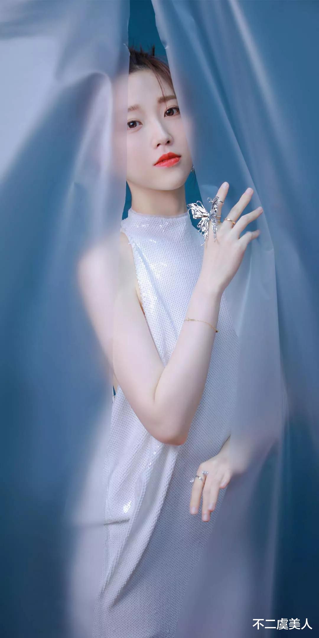 张纯烨|江苏卫视当红花旦张纯烨，主持界的第一长腿女神