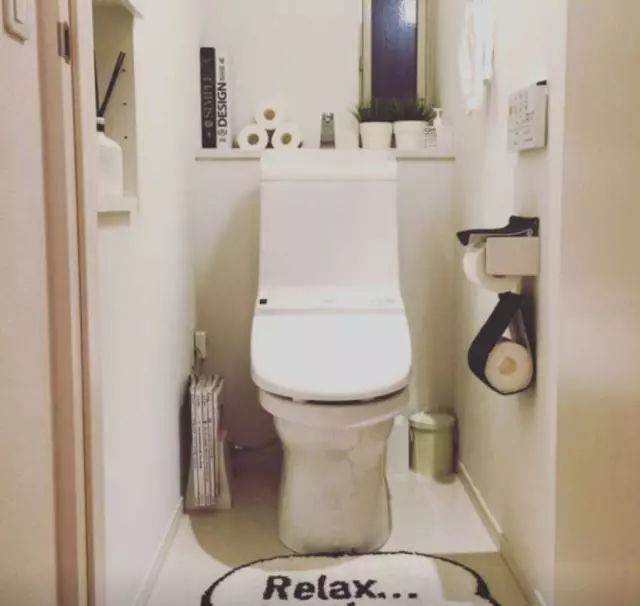 厕所再小,马桶旁也能“挤出”收纳!晒晒这20个案例,实用极了!