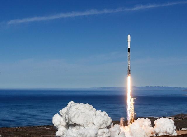 36个小时发射3枚火箭，13手火箭即将升空，SpaceX又要铆足劲发射了