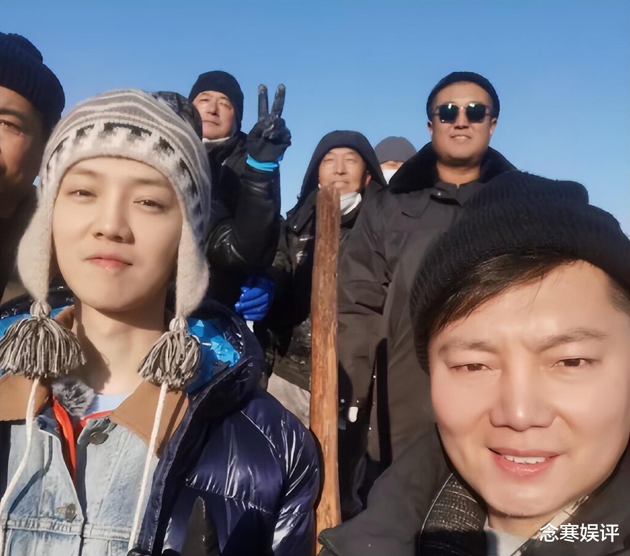 鹿晗|鹿晗在齐齐哈尔户外录节目,舍不得喝第一碗鱼汤,主动分享给粉丝