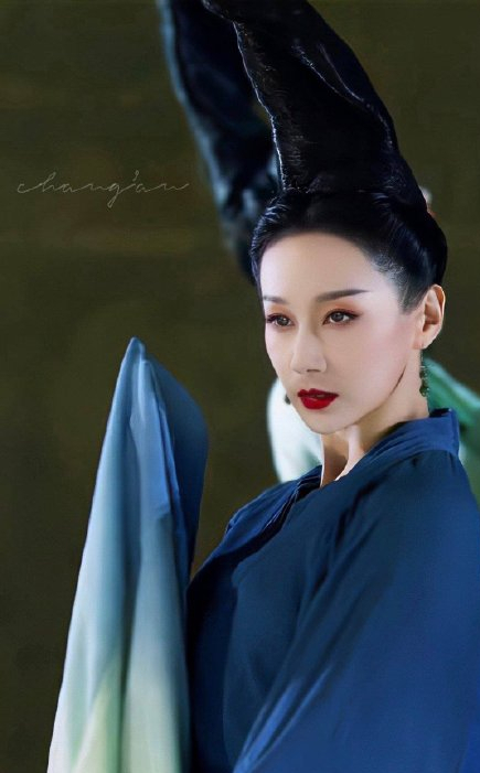 春晚|春晚《只此青绿》领舞小姐姐火了!纤细身姿惹人羡,生活中好软萌