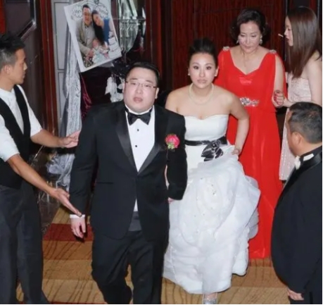 曾志伟|她未婚先孕成曾志伟儿媳,婚后骂老公骂婆婆,还出轨公公的兄弟